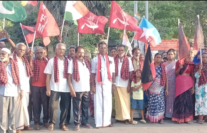 கவுன்சிலர் ரெங்கசாமி தலைமையில் 3 வது வார்டு பகுதியில் ஒட்டப்பிடாரம் சட்டமன்ற தொகுதி திமுக வேட்பாளர் ராமஜெயத்திற்கு ஆதரவாக வீடு வீடாக சென்று உதயசூரியன் சின்னத்திற்கு தீவிர வாக்கு சேகரிப்பு