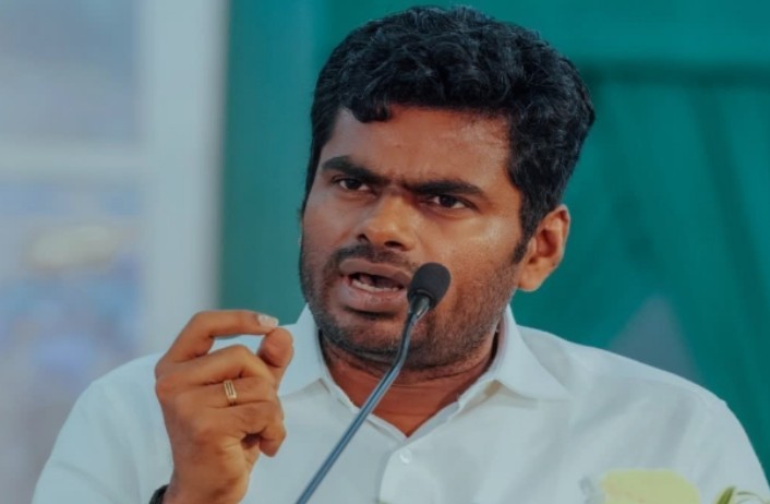 அரசுப் பள்ளிகளில் அரசியல் நடவடிக்கைகளைத் தவிர்க்க வேண்டும்: வீ த லீடர் அண்ணாமலை வலியுறுத்தல்