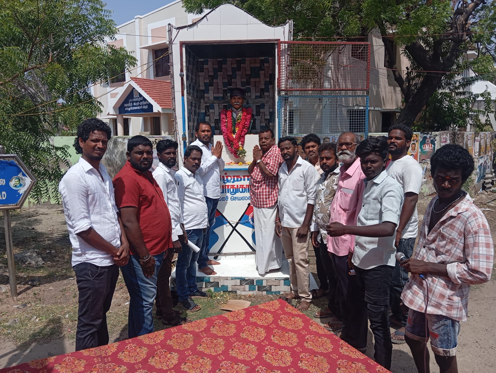 தூத்துக்குடியில் இரட்டைமலை சீனிவாசனார் 167-வது பிறந்தநாள் விழா - தமிழ்நாடு பறையர் பாதுகாப்பு பேரவை நிறுவனத் தலைவர் புலி. செ. இளவரச பாண்டியன்,மாலை அணிவித்து மரியாதை!