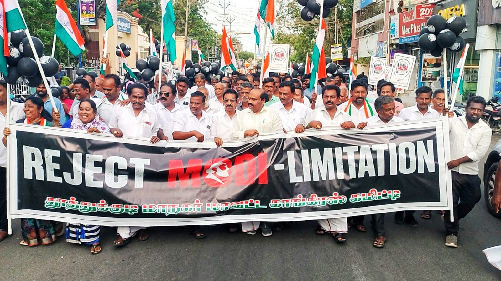 தொகுதி மறுவரையறையை கண்டித்து காங்கிரஸ் சார்பில் தூத்துக்குடி மாநகர் மாவட்ட   தலைவர் எஸ்.எம். சகாயராஜ் தலைமையில்  கண்டனப் பேரணி