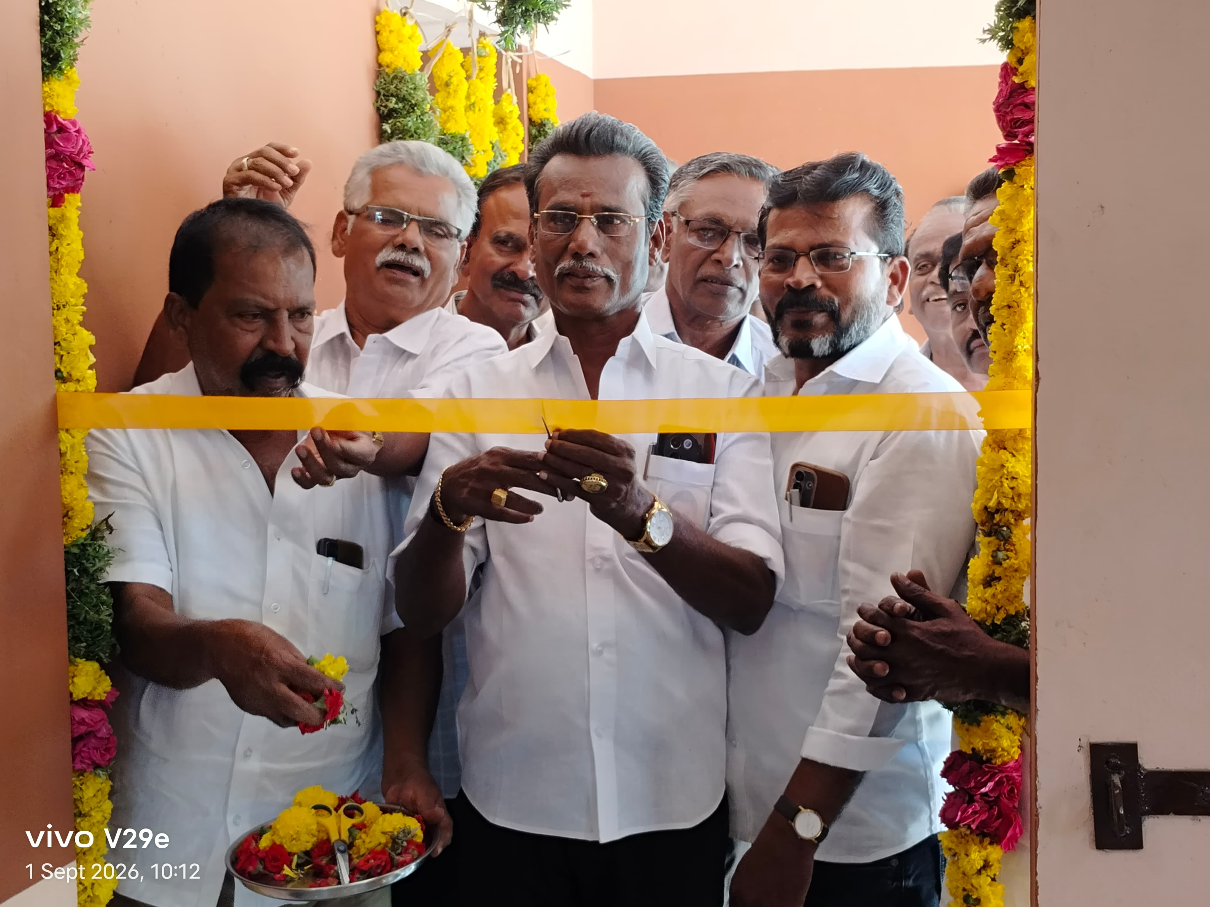 தூத்துக்குடி 3வது வார்டில் புதிய ரேஷன் கடை திறப்பு  கவுன்சிலர் ஆர். ரெங்கசாமி ரிப்பன் வெட்டி திறந்து வைத்தார்