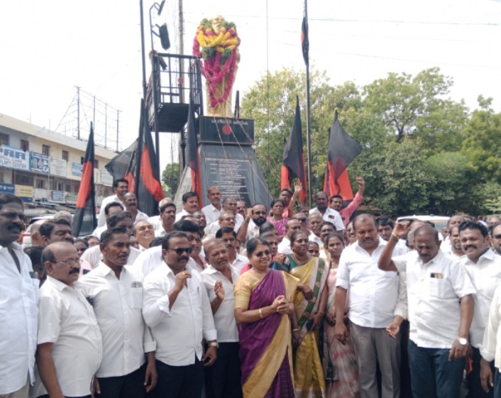 தந்தை பெரியாரின் 148-வது பிறந்த நாள்: முன்னாள் அமைச்சர் கீதா ஜீவன் மாலை அணிவித்து மரியாதை