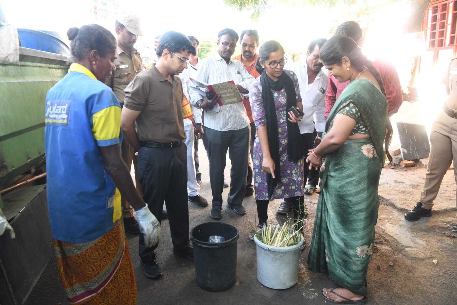 தூத்துக்குடியில் டெங்கு தடுப்பு, தூய்மை பணி - ஆட்சியர் விஷூ மகாஜன் ஆய்வு