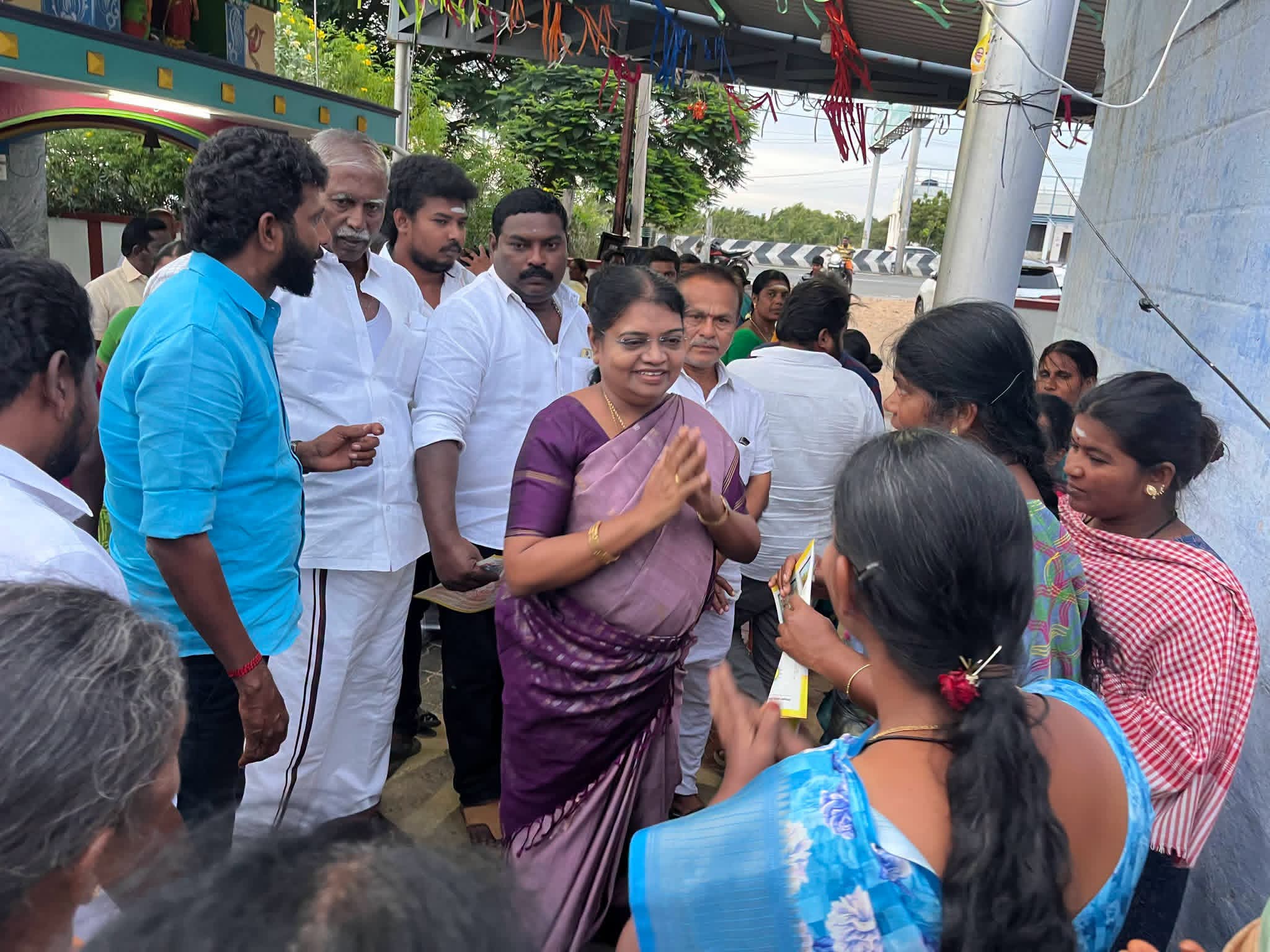 தாராபுரம் தொகுதி திமுக வேட்பாளர் சுகன்யாவை ஆதரித்து கீதா ஜீவன் வாக்கு சேகரிப்பு