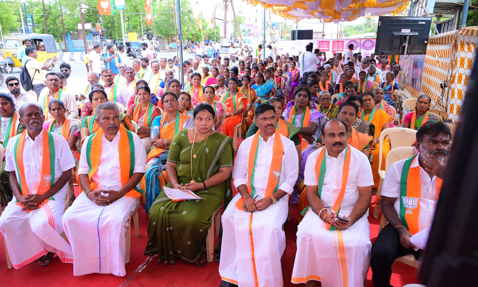 தூத்துக்குடியில் பாஜக சார்பில் ‘சேவா ஜோதி’ பேரணி  தேசியக்கொடி, பாஜக கொடிகளுடன் நிர்வாகிகள் பங்கேற்பு