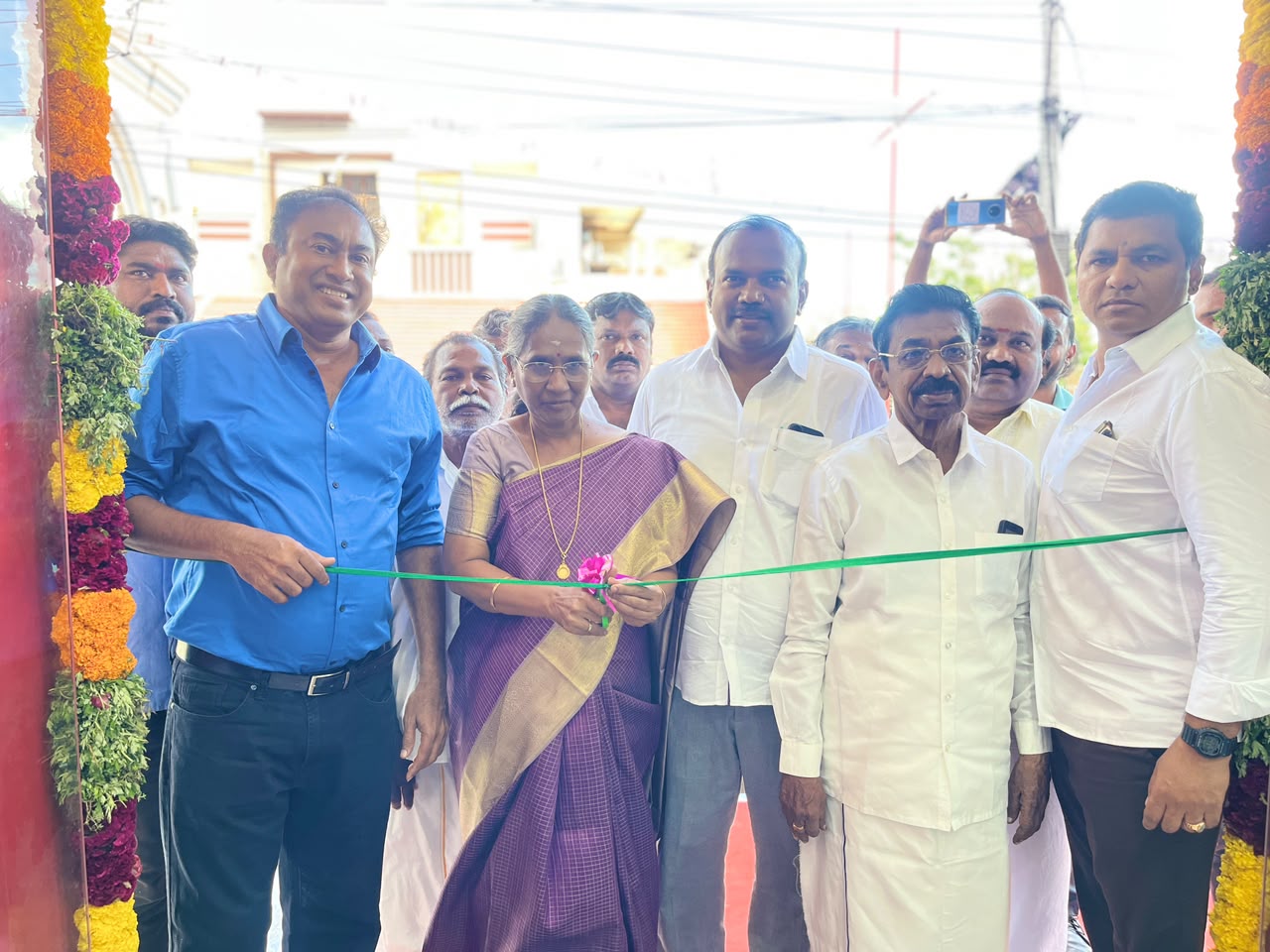 தூத்துக்குடியில் வசந்த் & கோ புதிய கிளை திறப்பு விழா!  திறப்பு விழா சலுகையாகத் தங்க நாணயம் இலவசம்