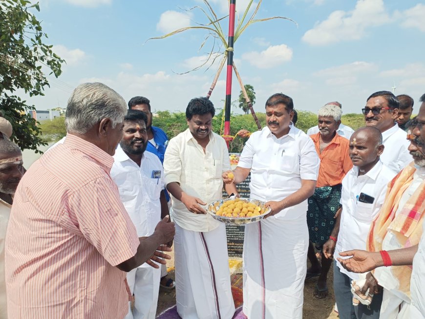 கழக கொடி ஏற்றி இனிப்பு வழங்கி கொண்டாடப்பட்டது.