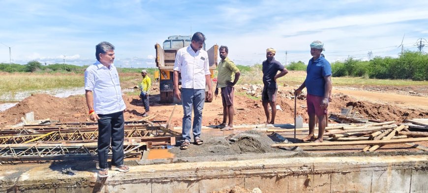 தெய்வச்செயல்புரம் நாரைக்கிணறு புளியம்பட்டி சாலையில் உயர் மட்ட பாலம் - சண்முகையா எம்எல்ஏ ஆய்வு.