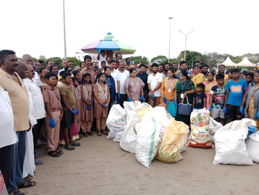 முத்துநகர் கடற்கரை பூங்காவில் தூய்மை பணி -  கனிமொழி கருணாநிதி எம்பி பங்கேற்பு.